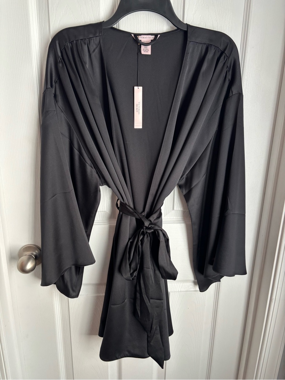 New Victoria's Secret Size M/L Black Satin Short Robe
